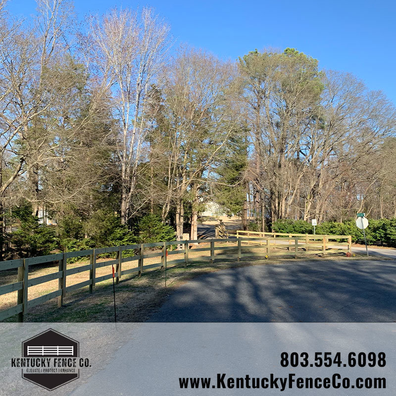 A curving new light-colored wooden fence installed along a roadside by Kentucky Fence Co in McConnells, SC.