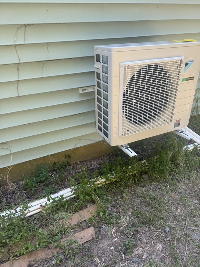 A Daikin HVAC outdoor condenser unit professionally installed by DD HVAC PROS in Charlotte, NC.