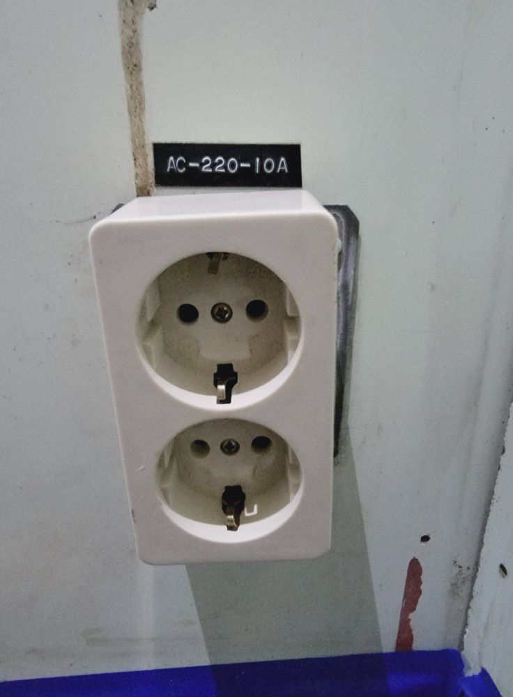 A close-up of a newly installed electrical outlet by Rain Man Thee Handyman in Hampton, VA.