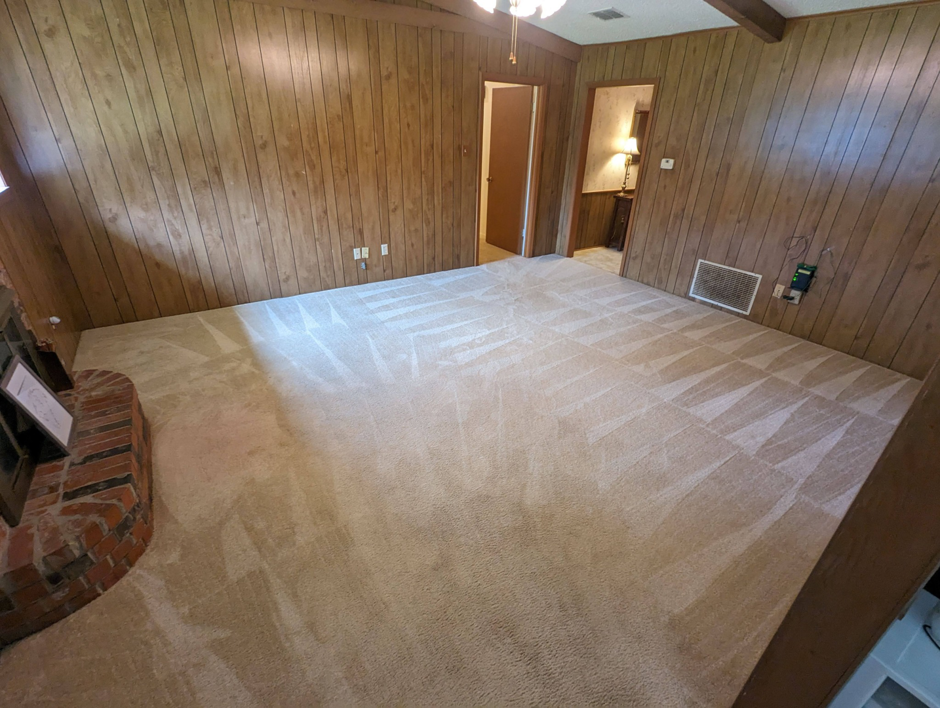 A freshly cleaned carpet with distinct vacuum lines by Rug-Ratz professional carpet cleaner in Shreveport, LA