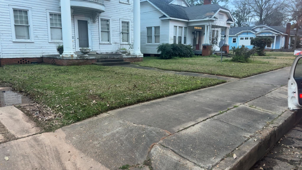A freshly cut and edged residential lawn maintained by Minors lawn care service in Canton, OH.