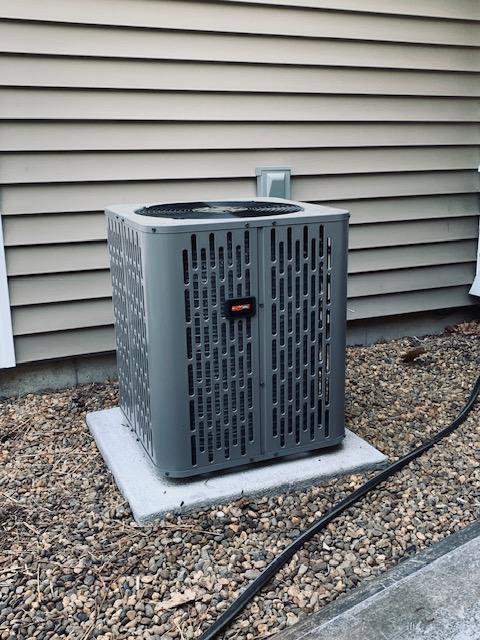A Goodman outdoor air conditioning condenser unit installed by Elite Mechanical in Manchester, NH.