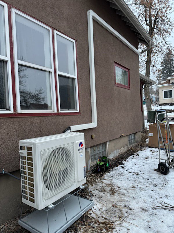 An outdoor Gree mini-split condenser unit professionally installed by TruTemp Heating & Cooling LLC in Ijamsville, MD.