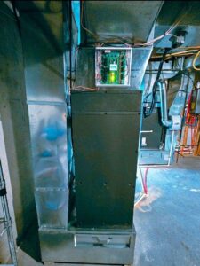 An indoor furnace and air handler unit with ductwork installed by Cool y Caliente HVAC Services in Bonner Springs, KS.