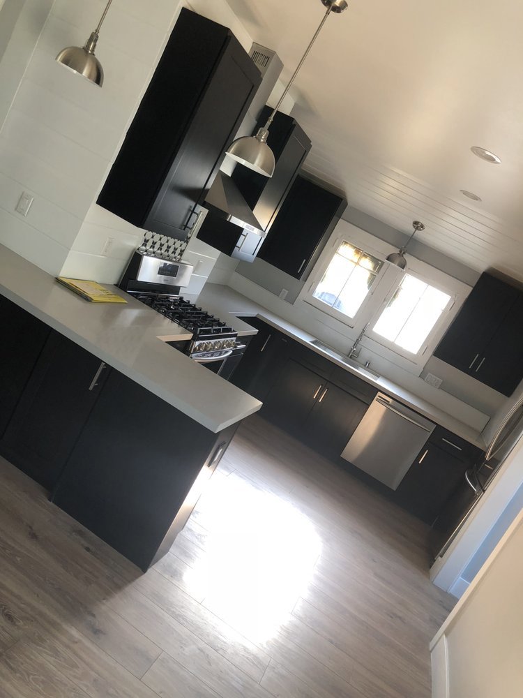 A modern kitchen featuring newly installed pendant and recessed lighting by CLB Electric Corporation in Norwalk, CA