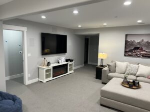 A modern living room featuring new wall-to-wall carpet installed by Universal Flooring in Idaho Falls, ID.