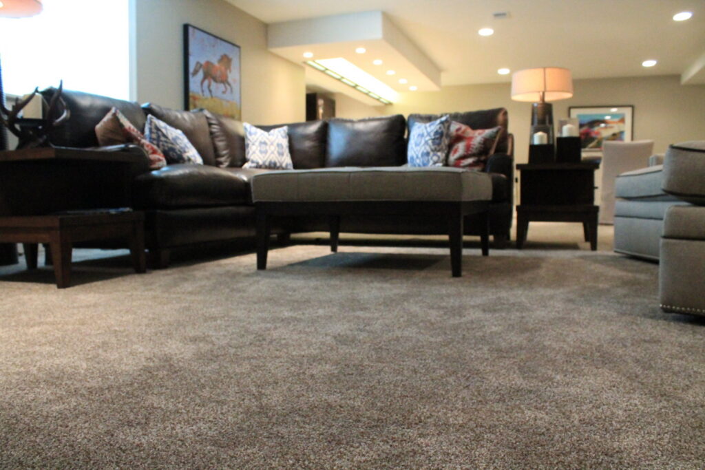 A cozy living room featuring newly installed wall-to-wall carpet by Rich's Modern Flooring in Billings, MT.