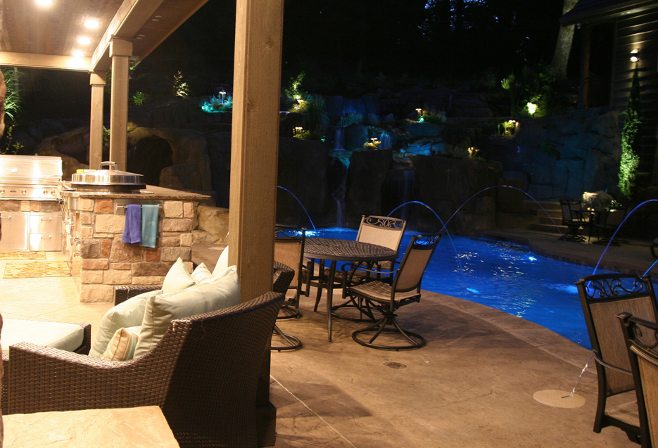 A luxurious backyard with a custom pool, spa, and outdoor kitchen built by Anderson Poolworks in Wilsonville, OR.