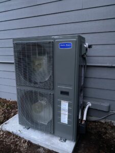 An American Standard multi-zone outdoor heat pump unit installed by Heatwave Heating & Air LLC in Federal Way, WA.