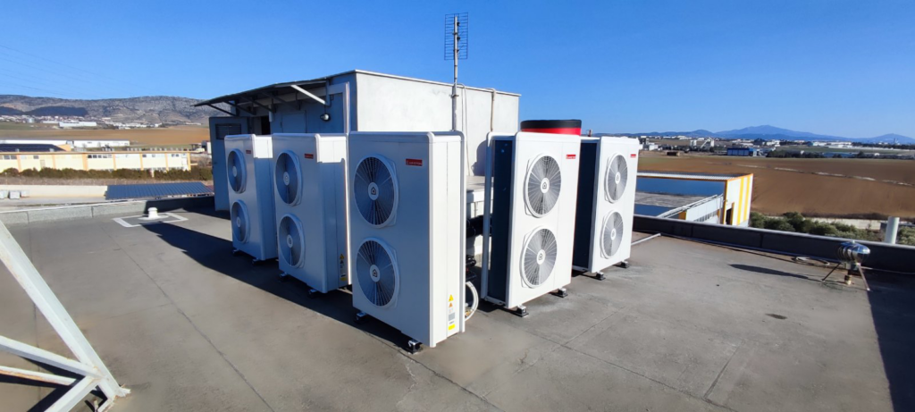 Multiple outdoor HVAC condenser units installed on a rooftop by Κυριακιδης Στεφανος ''Team Gas'' in Évosmo, Greece