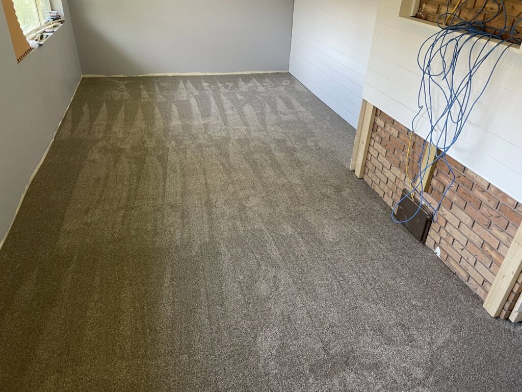 A room with newly installed grey carpet, showcasing a carpet contractor job by Flooring Dunn Right in Biloxi, MS