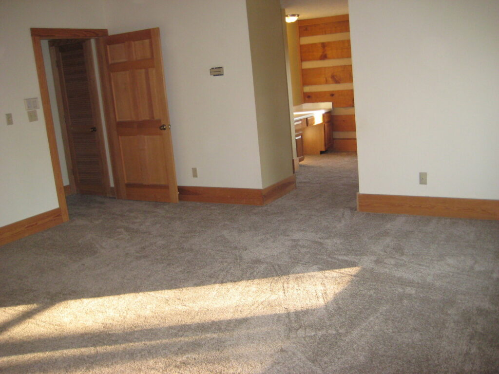 A residential room featuring new grey carpet installation by Big Orange Country Carpets & Concepts in Knoxville, TN.