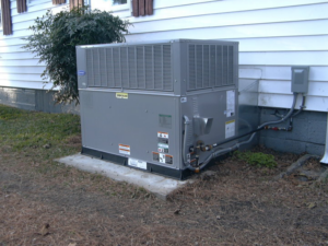 A newly installed outdoor HVAC unit next to a house by Collis Mechanical Services in Norfolk, VA