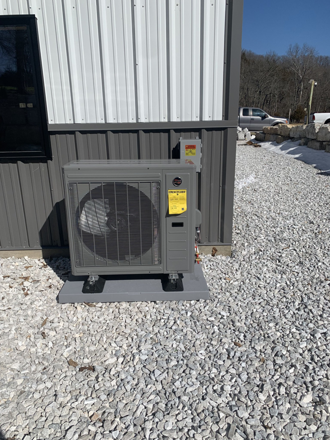 A newly installed outdoor HVAC unit by Symbiont Services, providing heating and cooling in Englewood, FL.