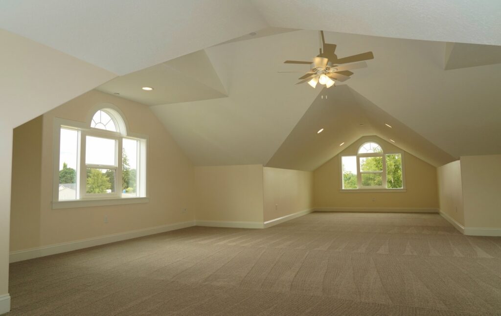 A spacious room featuring new wall-to-wall carpet installation by Star Builders LLC in Keizer, OR.