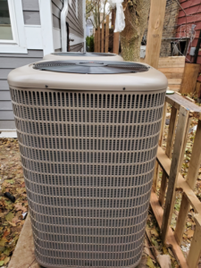 An outdoor air conditioning unit installed by Giant HVAC in Chicago, IL