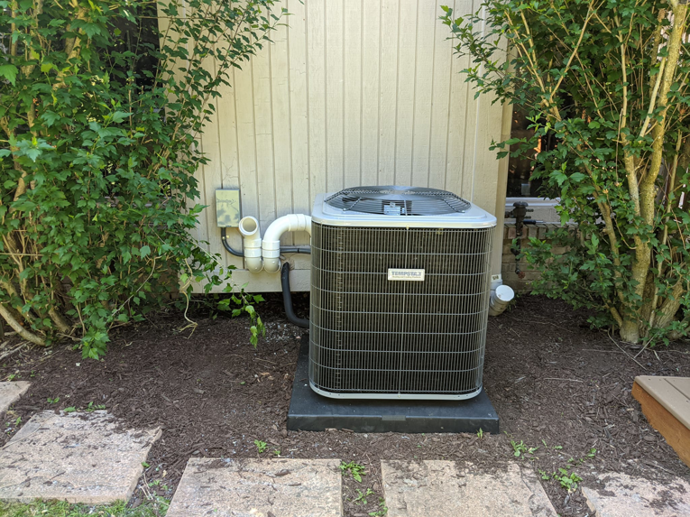 An outdoor air conditioning condenser unit installed by Lifeline Heating and Cooling in Livonia, MI.