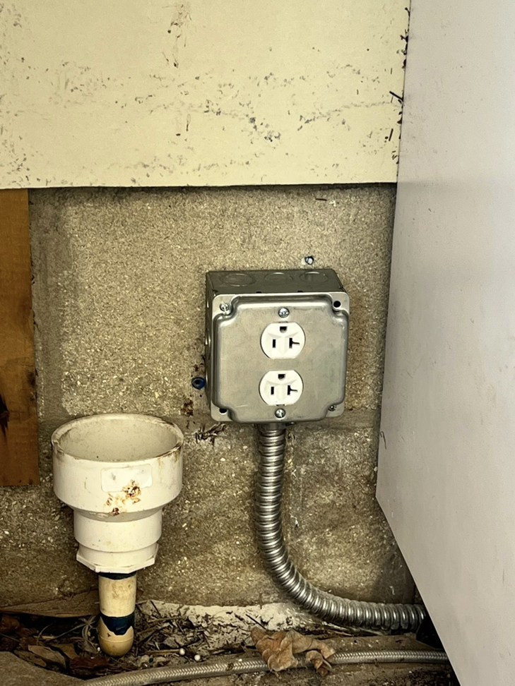 Newly installed outdoor electrical outlet with conduit by ABD Electric USA, providing reliable power in Tampa, FL.