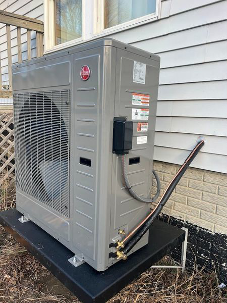 An outdoor heat pump unit installed next to a home by Extreme Heating & Cooling in Beaver Dam, KY