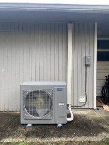 An American Standard outdoor heat pump unit installed next to a home by Heatwave Heating & Air LLC in Federal Way, WA.