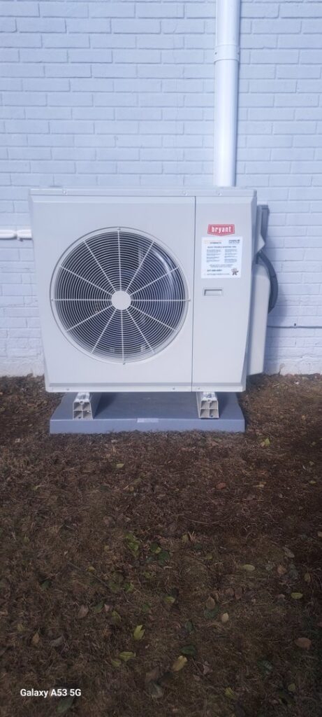 An outdoor HVAC heat pump unit installed by Synergy3, an HVAC contractor in Philadelphia, PA.