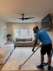 A professional cleaning an area rug with a carpet cleaning wand by Coconut Cleaning of Dallas-Fort Worth in Dallas, TX.