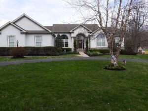 A residential front yard with fresh mulch and well-maintained landscaping by John's Lawn Care Service's in Saint Petersburg, FL