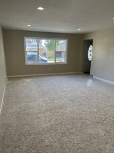 Newly installed carpet in a residential living room by Rayman Flooring, a carpet contractor in Aberdeen, SD