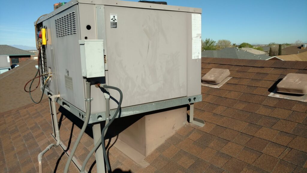 A residential rooftop HVAC unit installed by Raytech Refrigeration, Heating & Cooling in Alamogordo, NM.