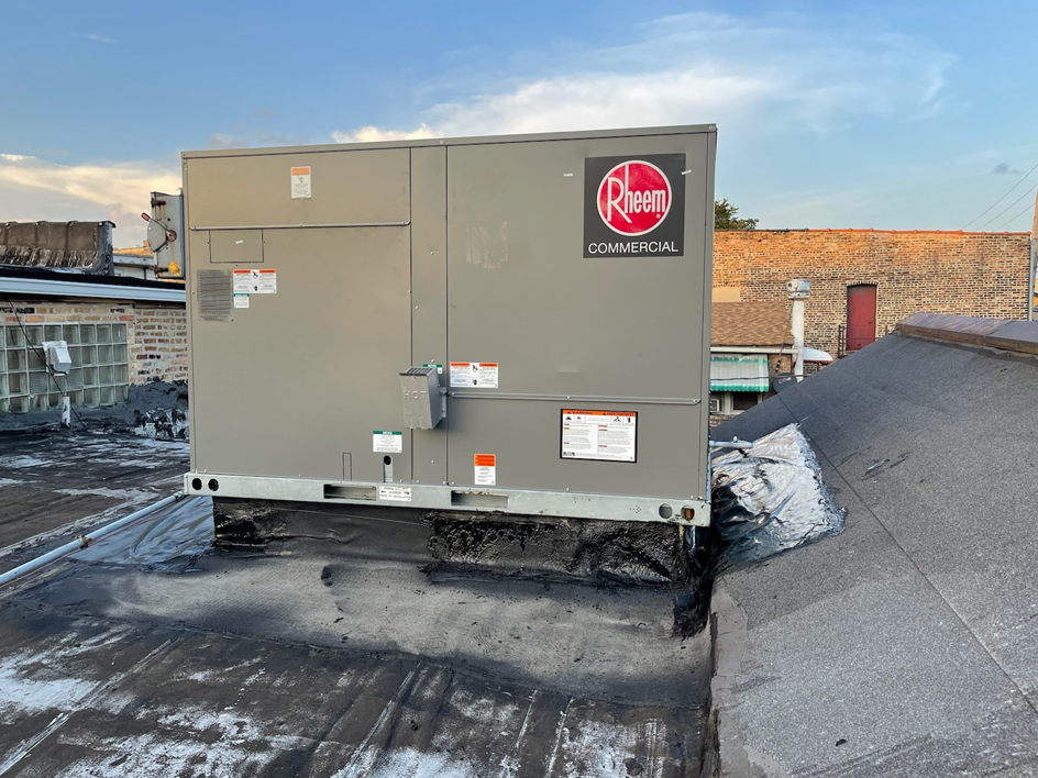 A Rheem commercial rooftop HVAC unit installed by Giant HVAC in Chicago, IL