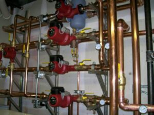 Rooftop commercial HVAC units and ductwork installed by American Mechanical Corp in Caldwell, ID