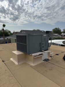 A large rooftop HVAC package unit installed by Kaluas HVAC Mechanical Services in Phoenix, AZ