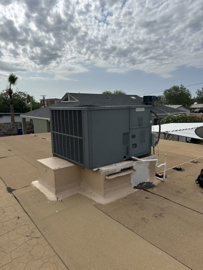 A large rooftop HVAC package unit installed by Kaluas HVAC Mechanical Services in Phoenix, AZ