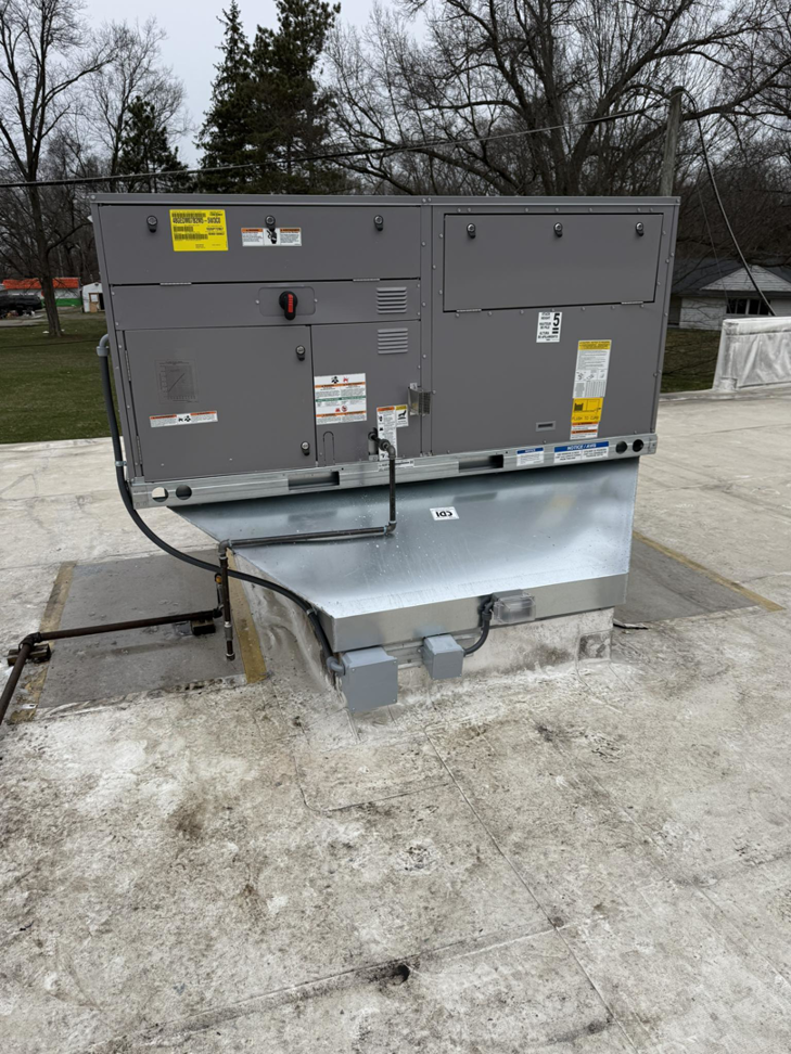 A large rooftop HVAC unit recently installed by AAA Heating & Air Conditioning Service Inc. in Lexington, KY.