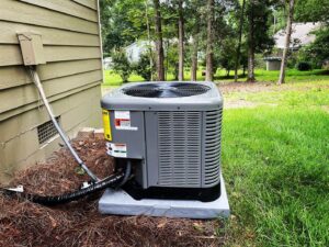 A single outdoor HVAC unit installed by Tadlock Heating & Air Conditioning in Tallahassee, FL