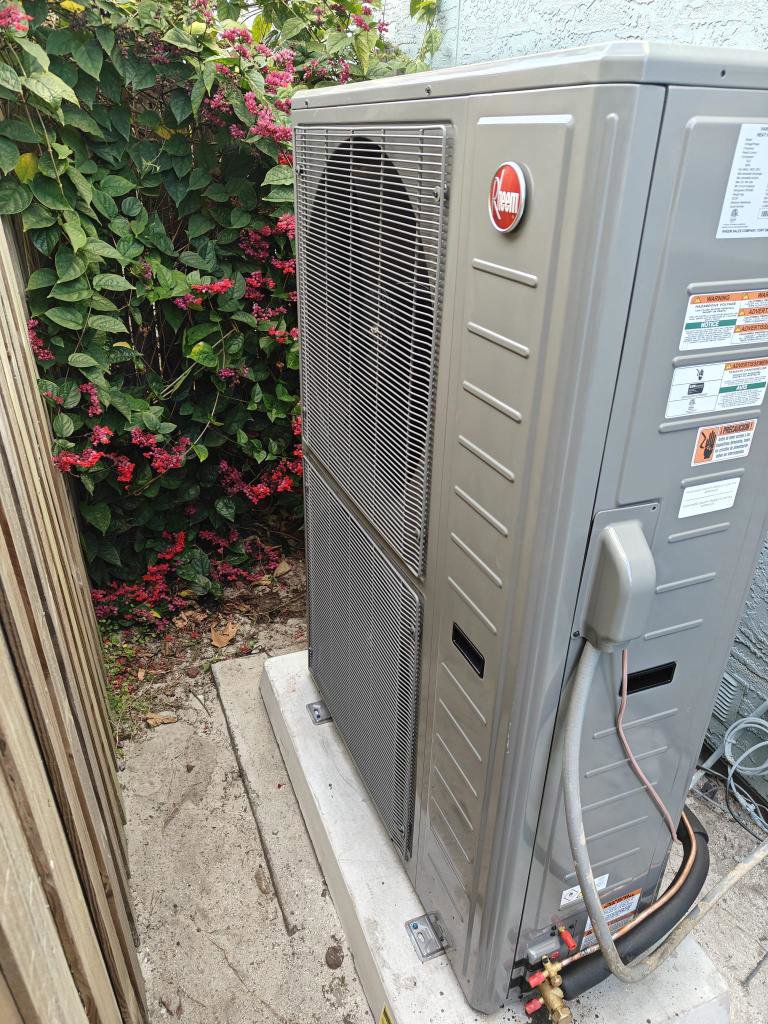 A slim outdoor HVAC unit installed next to a fence by QUICK AIR USA in Orlando, FL.
