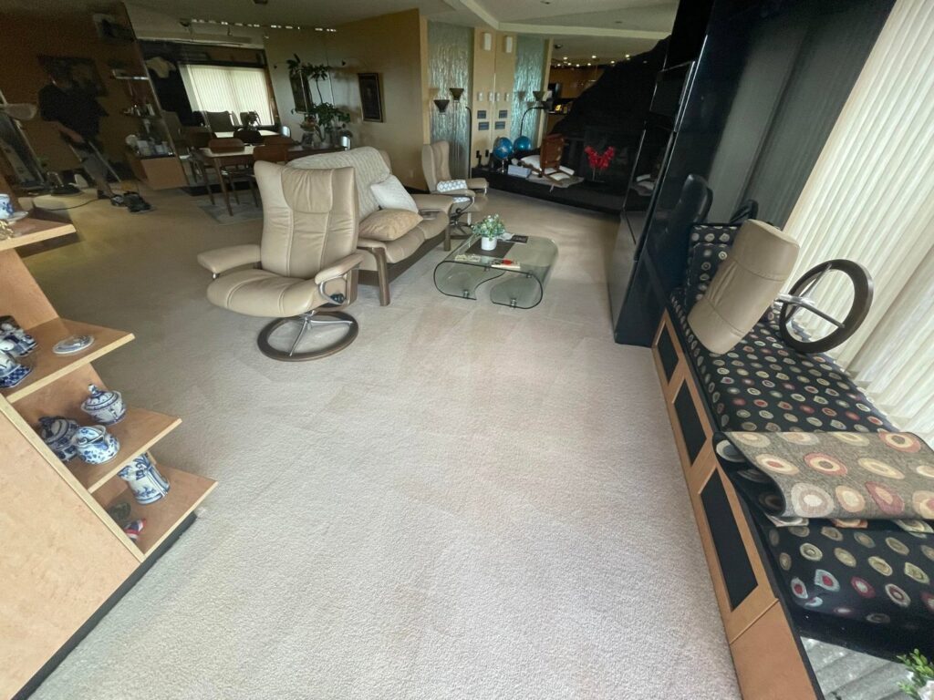 A spacious living room with light-colored, freshly cleaned carpet by Alaska Dry Carpet in Anchorage, AK.