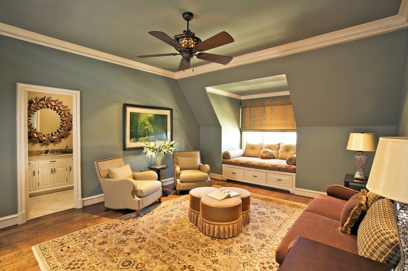A traditional living room featuring a large, patterned area rug, a beautiful installation by Dallas Rugs in Dallas, TX.