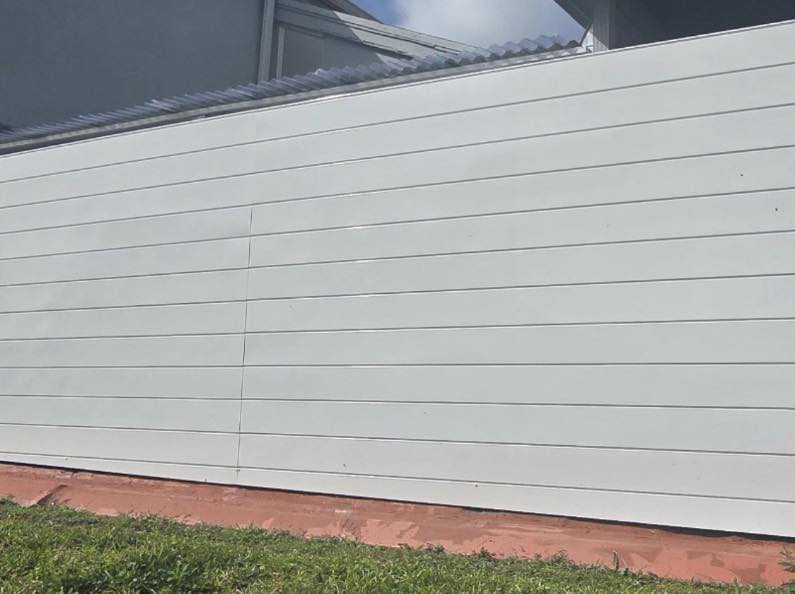 A clean white horizontal slat privacy fence installed by HD Multi Service USA INC, enhancing a property in Miami, FL.