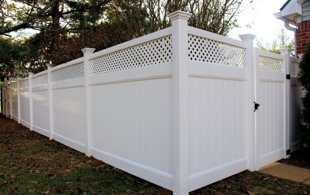 A pristine white vinyl privacy fence with a decorative lattice top installed by Freeman Fence in Atlanta, GA.