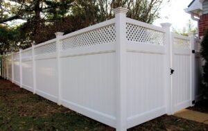 A pristine white vinyl privacy fence with a decorative lattice top installed by Freeman Fence in Atlanta, GA.