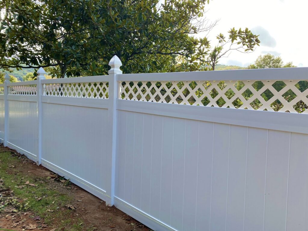 A white vinyl privacy fence with a decorative lattice top installed by Alabama's Fencing in Huntsville, AL.
