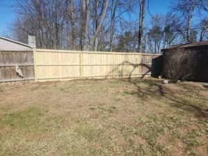 A wooden privacy fence installed in a residential backyard by Universal Fence LLC in Drainesville, VA.