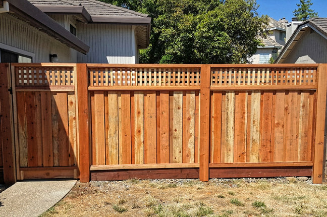 A wood privacy fence with a lattice top section, installed by Ozark Fence in Lakewood, CO.