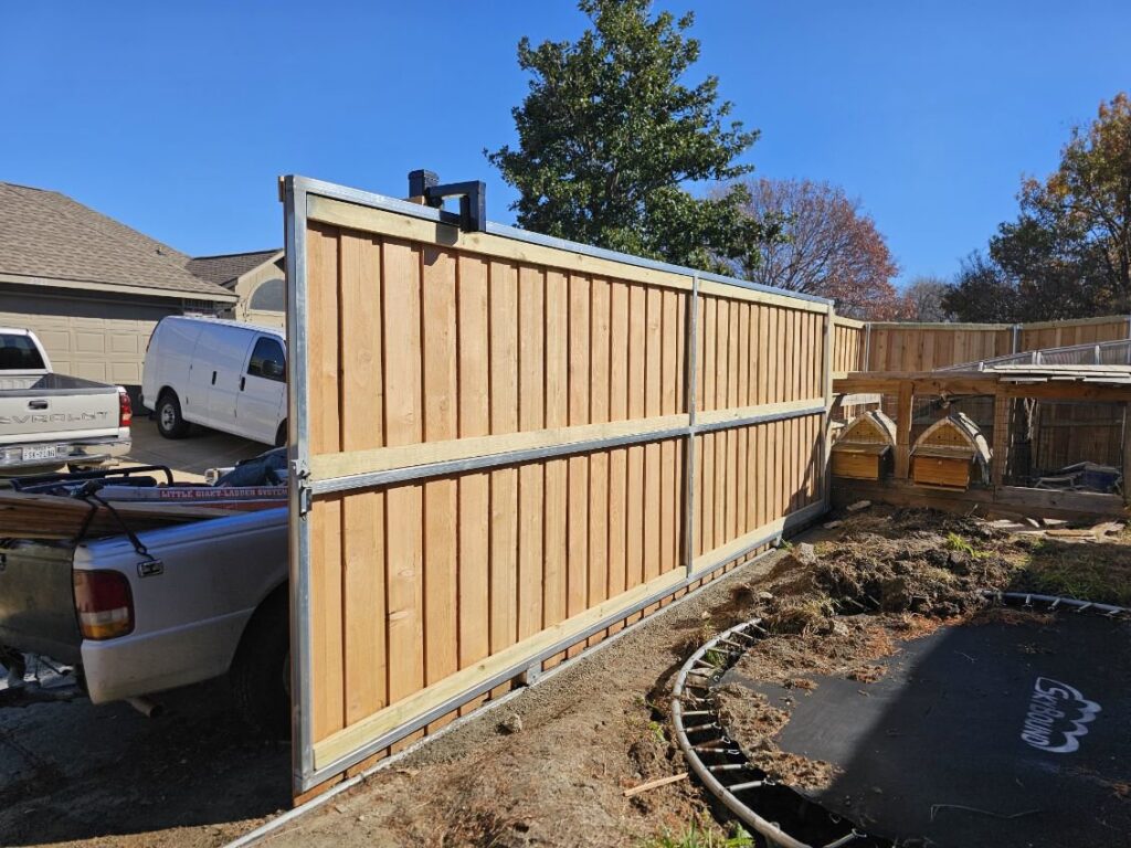 A wood privacy fence with a metal frame, recently installed by Straight Shot Solutions, LLC in Fort Worth, TX.