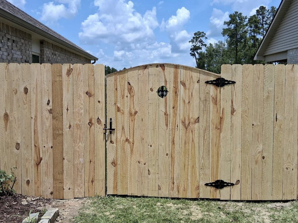 A beautiful wooden privacy fence with a decorative gate installed by Aarons fence in Homosassa Springs, FL