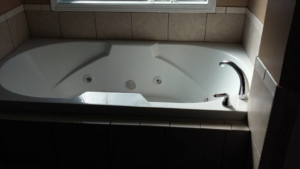 A pristine clean bathtub in a bathroom, expertly cleaned by Foundation Janitorial Services in Monroe, LA.