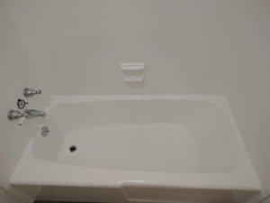 A sparkling clean white bathtub after professional cleaning by Dulce's cleaning service in Dana Point, CA.