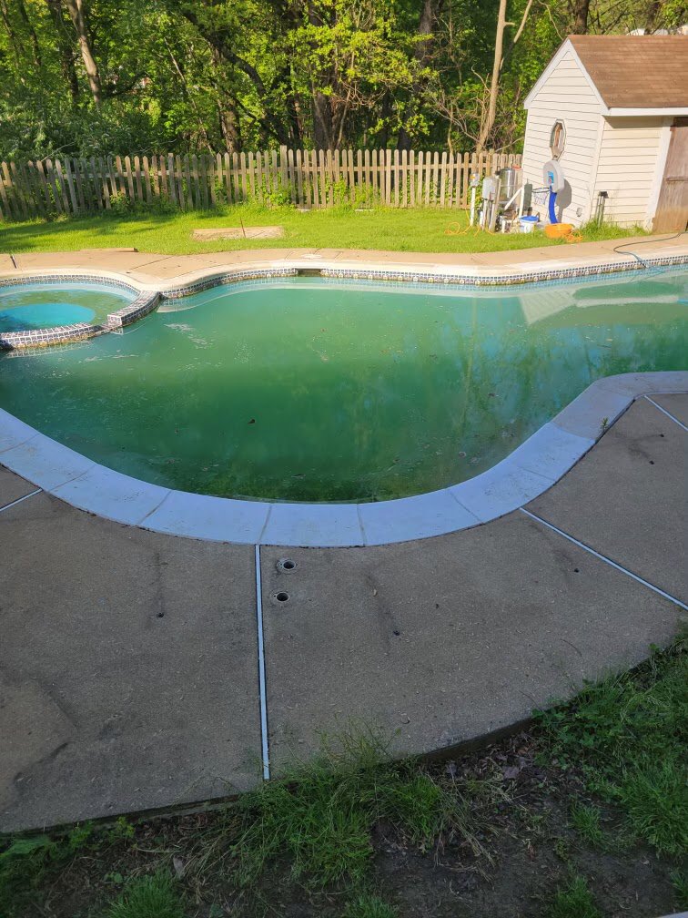 A very dirty, green pool and hot tub, demonstrating the need for comprehensive cleaning services from Chlorine Clean Pool Services in Wilmington, DE.