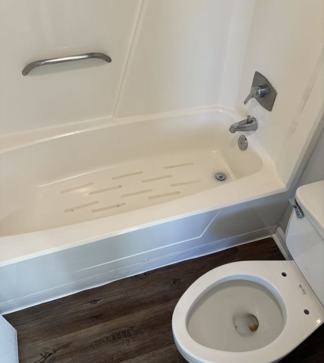 A dirty toilet and bathtub before cleaning, highlighting the need for Bee Clean Solutions in Lexington, KY.